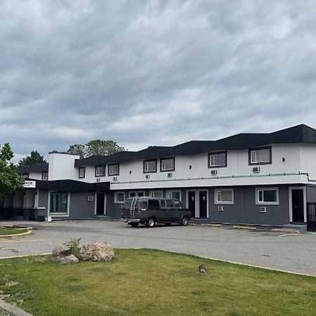 Canadas Best Value Inn קלונה מראה חיצוני תמונה