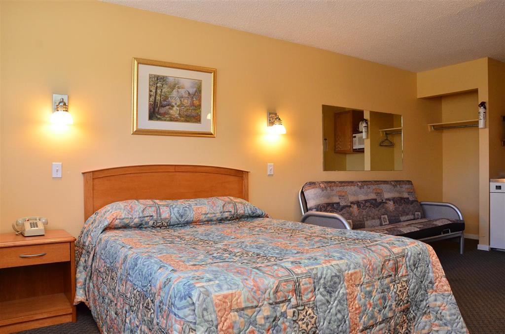 Canadas Best Value Inn קלונה חדר תמונה