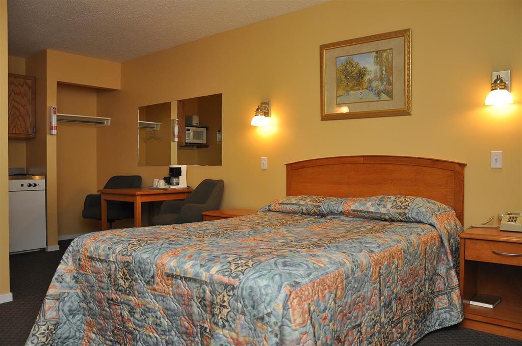 Canadas Best Value Inn קלונה חדר תמונה