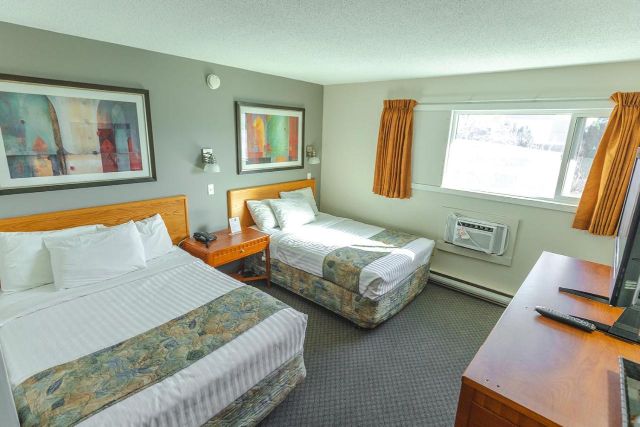 Canadas Best Value Inn קלונה מראה חיצוני תמונה