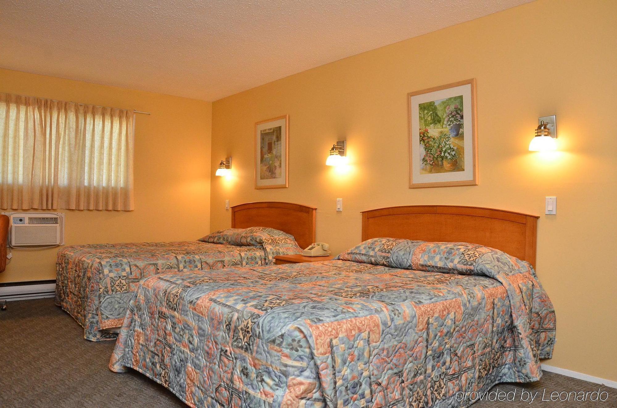 Canadas Best Value Inn קלונה חדר תמונה