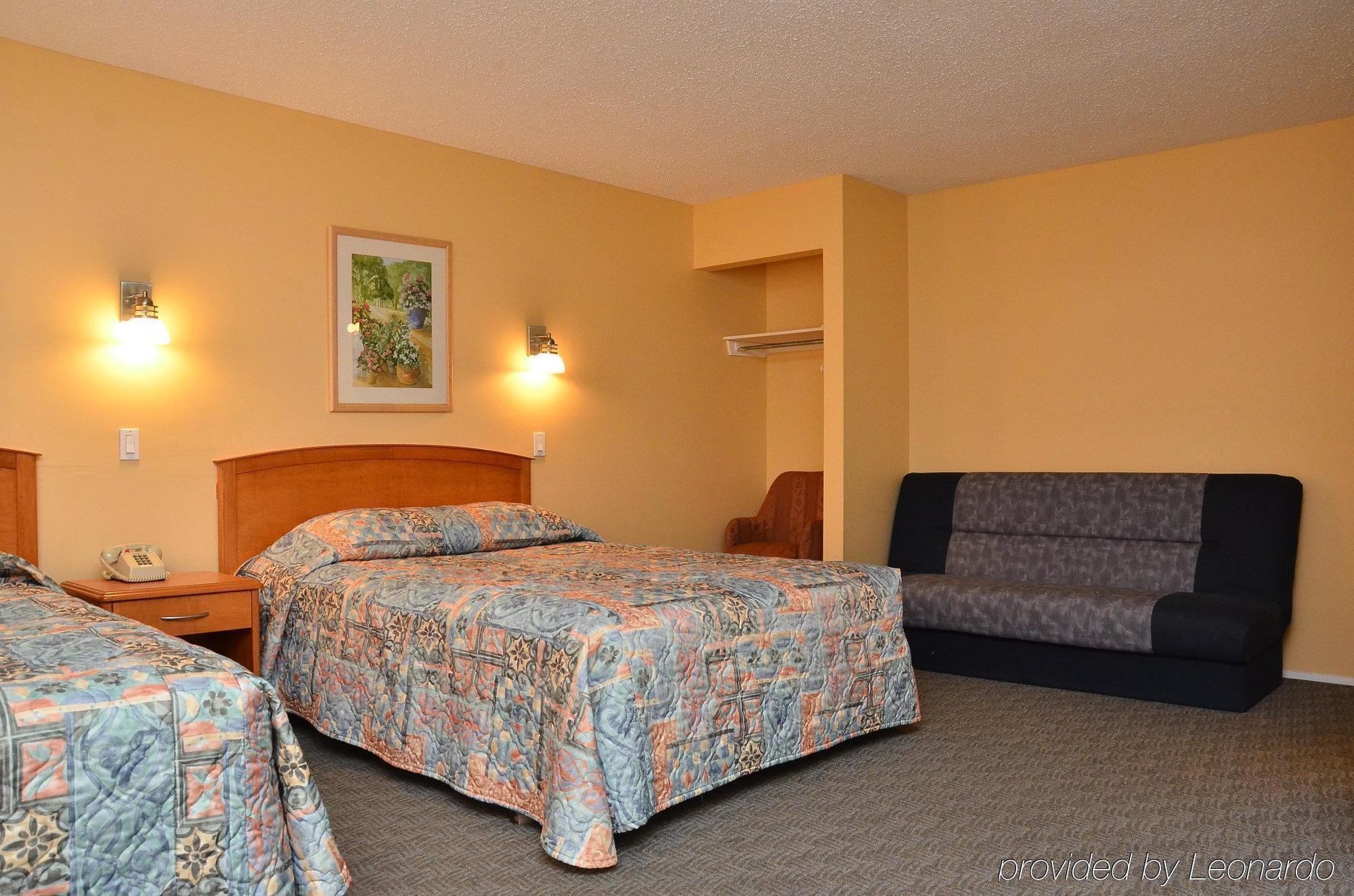 Canadas Best Value Inn קלונה חדר תמונה