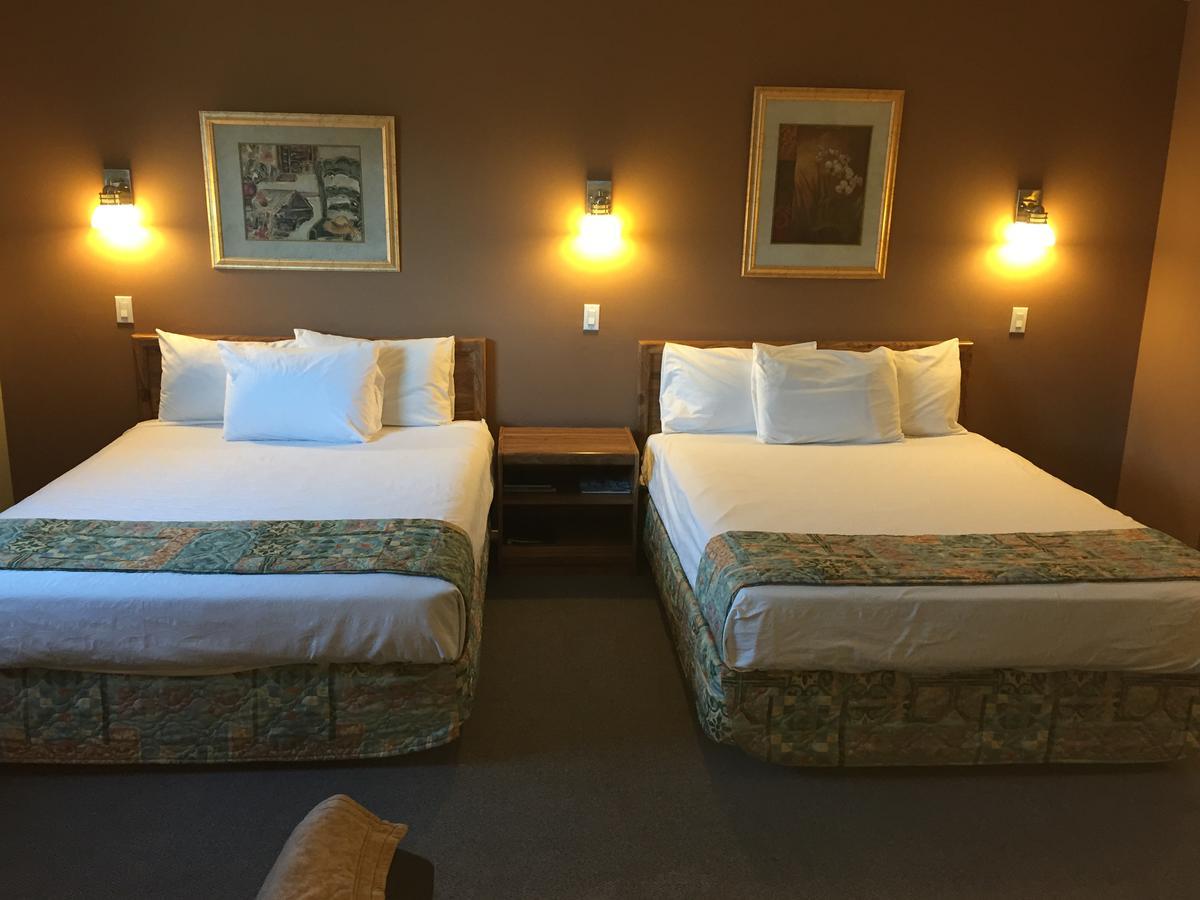 Canadas Best Value Inn קלונה מראה חיצוני תמונה