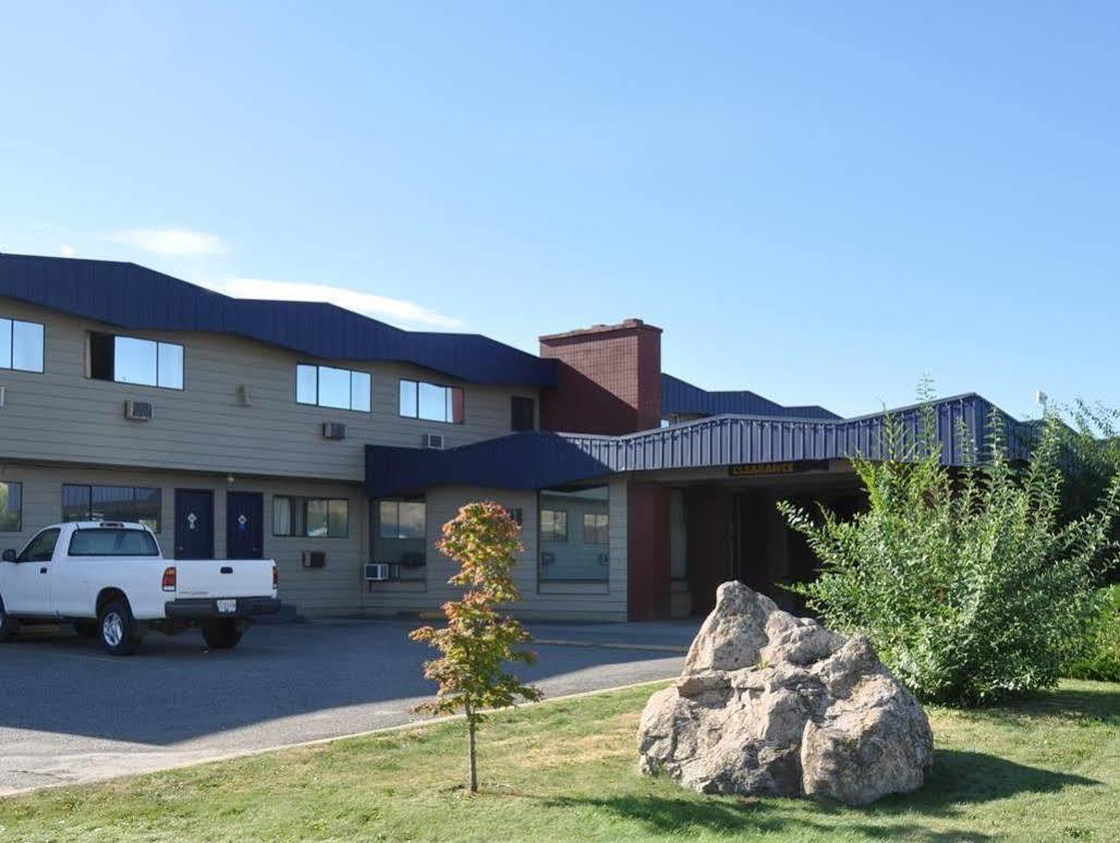 Canadas Best Value Inn קלונה מראה חיצוני תמונה